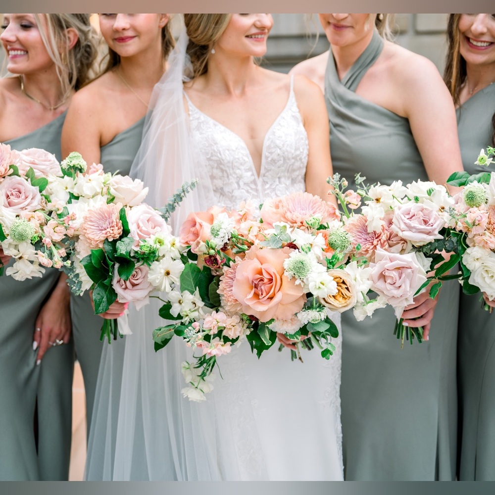 Essence of Australia wedding dress - Picture 2 of 10